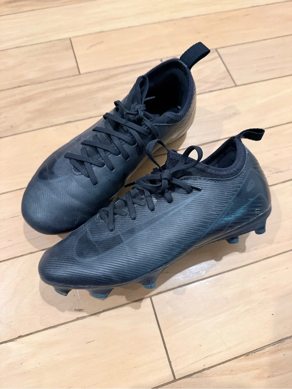 Boys Black Soccer cleats Athletic Lace-Up Shoes